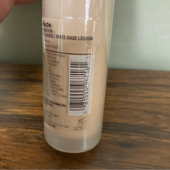 FREE w/ Bundle NWT L.A. Girl Pro High-Definition Long Wear Matte Foundation Nude - Picture 4 of 5